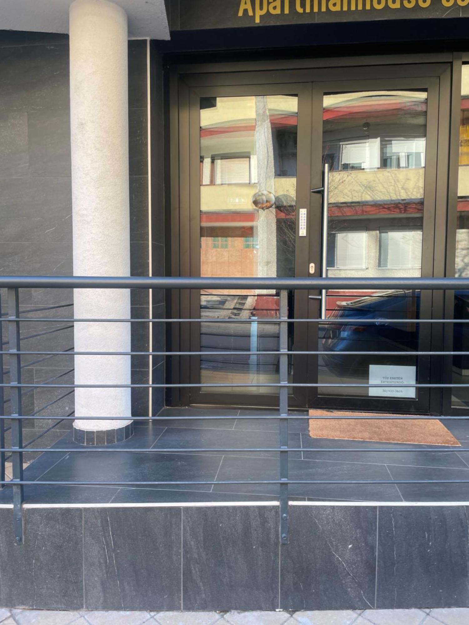 Sóház Panzió és Apartmanház Szolnok Extérieur photo