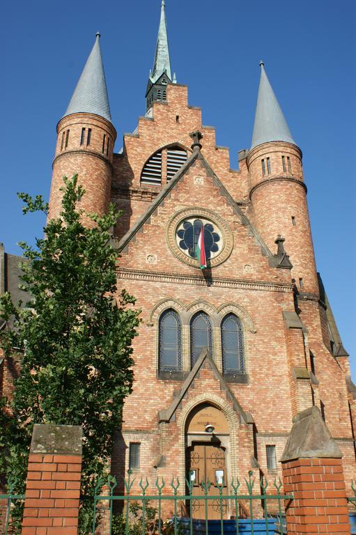 Sóház Panzió és Apartmanház Szolnok Extérieur photo